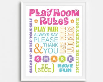 Puede incluir: Póster de reglas de la sala de juegos con texto colorido y flores. Las reglas incluyen: Limpiar después de ti mismo, Jugar limpio, Siempre decir por favor y gracias, Usar palabras amables, Incluir a todos, Compartir, Ser amable, Divertirse.