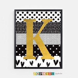 Carta K Nombre signo inicial PRINTABLE arte, 8x10 11x14 monograma cartel personalizado arte, decoración de pared de papel de aluminio de imitación, amarillo mostaza y negro imagen 1