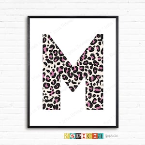 Carta mayúscula M Cartel inicial, estampado de patrón leopardo, arte de pared imprimible para la decoración de la sala de chicas adolescentes de moda DIY, descarga digital 8x10 11x14