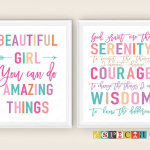 Druckbare Poster Schöne Mädchen du kannst erstaunliche Dinge tun, Gott Grant Me The Serenity Mut Weisheit Wand Kunst 2er-Set für Mädchen Raum Dekor