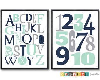 Póster imprimible del alfabeto en gris menta azul marino, decoración infantil, juego de 2 impresiones de 8 x 10 y 11 x 14 letras ABC y 123 números, arte de pared, letreros para sala de juegos de bebé