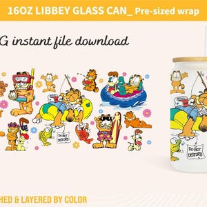 Puede incluir: Un vaso Libbey transparente de 16 oz con tapa y pajita de bambú, con un diseño temático de Garfield. El envoltorio incluye varias ilustraciones de Garfield en escenarios de playa, con el texto "PNG instant file download."