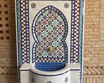 Fuente clásica marroquí de zellige – Medina Vieja