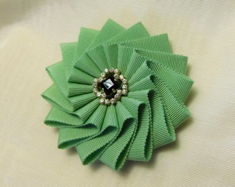 Green Pinwheel Cocarde Brooch