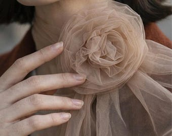 Tule sjaal met bloem, pure stropdas, elegante organza choker, rustige luxe accessoire, oud geld Esthetische sjaal cadeau voor haar