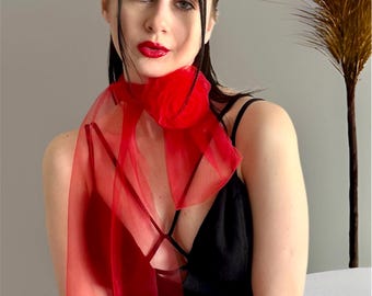 Omslagdoek gotische tule, zwarte en rode statement-sjaal, noir esthetische halsstuk, Victoriaanse bloemenchoker, vampierromantiek accessoire, donkere tule