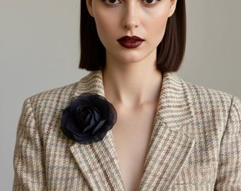 Grote marineblauwe rozenbroche, chiffon bloemspeld voor jas, stoffen bloemensieraden