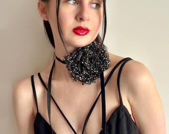 Chokerketting met zwarte polkadot bloem, stropdas met grote rozet, bloemen organza choker, gotisch huwelijksaccessoire, romantisch cadeau voor haar