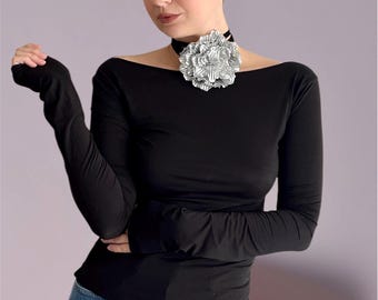 Zilverkleurige bloemenchokerketting op zwart fluwelen lint – gotische bloemensieraden – handgemaakte rozenchoker voor dames