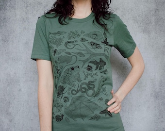 Camiseta unisex serigrafiada con diseño de abeto verde y garabatos de la naturaleza