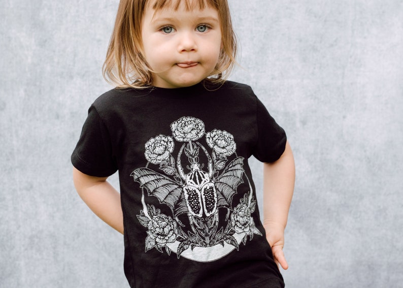 Kid/'s Goliathus Beetle and Crescent Moon Screen Print T-Shirt