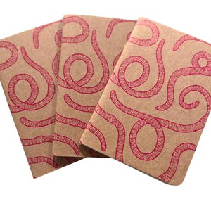 Cahiers vierges en kraft naturel avec poche, motif ver rose