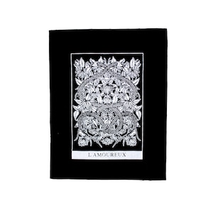May include: Black and white illustration of two snakes intertwined within a floral design. The image is framed with a black border and the text "L'AMOUREUX" is printed below the illustration.