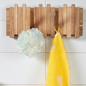 Organizador de pared multiusos para baño con ganchos plegables: perchero de madera para pared, ideal para entrada y cocina.