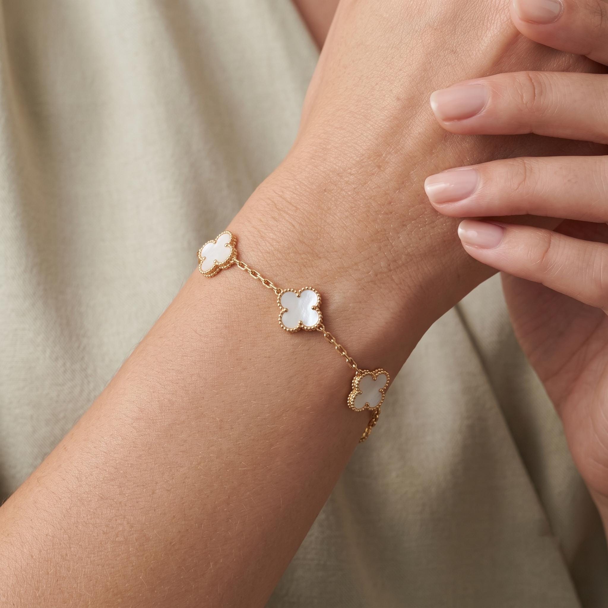 Van cleef clover bracelet - Etsy 日本