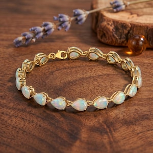 エレガントなペアシェイプの天然ホワイトオパールテニスブレスレット、オパールゴールドブレスレット – 繊細なリンクブレスレット、ミニマルなラグジュアリージュエリー、彼女へのギフト