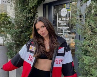 Y2K F1 bomberjack – vintage motorsportracejack met logoaccenten | Uniseks retrostijl voor heren en dames