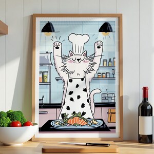 Peut inclure: Illustration encadrée d'un chat blanc en chef, les bras levés dans une cuisine. Le chat porte une toque et un tablier avec des cœurs noirs. Une assiette de nourriture est posée sur le comptoir, et une bouteille de vin est visible.