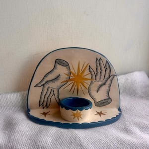 Celestial Hands ljusstake | Handmålad lufttorkad lera altarehelgedom
