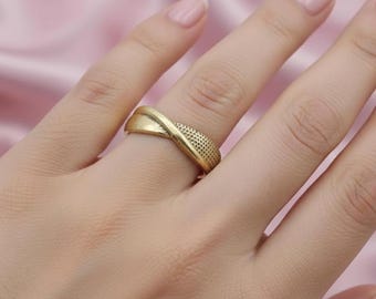 Gold Filigree Scroll Wedding Band Vintage Style Ornate Engraved Ring Delicate Floral Pattern Stacking Ring Unique Anniversary Gift for Her