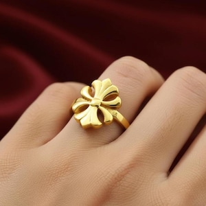 Élégante bague croix en or 18 carats pour femme, bague gothique vintage, bijoux religieux délicats, cadeau d'anniversaire floral unique