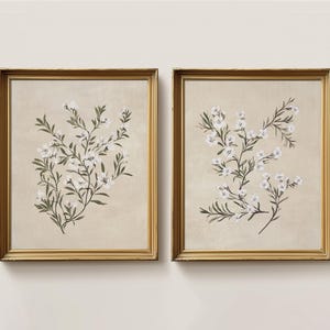 植物アート 2 点セット | 白い花柄プリント | ニュートラルな花柄ウォールアート | ヴィンテージな保育園用印刷可能アート