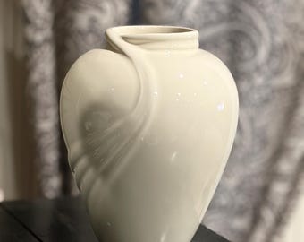 Jarrón vintage Haeger Art Deco con diseño en espiral - Cerámica blanca cremosa brillante - Estilo neoclásico moderno de mediados de siglo