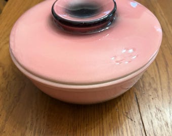 Vintage Hull Pottery Auflaufform mit Deckel, rosa und schwarz ombre
