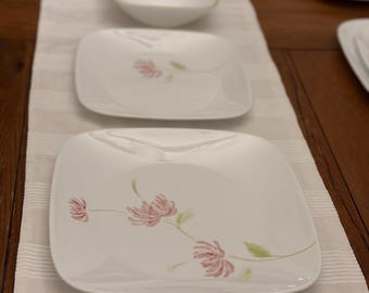 Juego de vajilla vintage Corelle "Summer Mums", 24 piezas, platos, cuencos y fuentes con diseño floral.