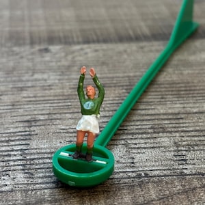 Vintage 1970s Subbuteo C100 .00 Scale Team – Ref 218 – Heavyweight Table Soccer Figures with Original Box