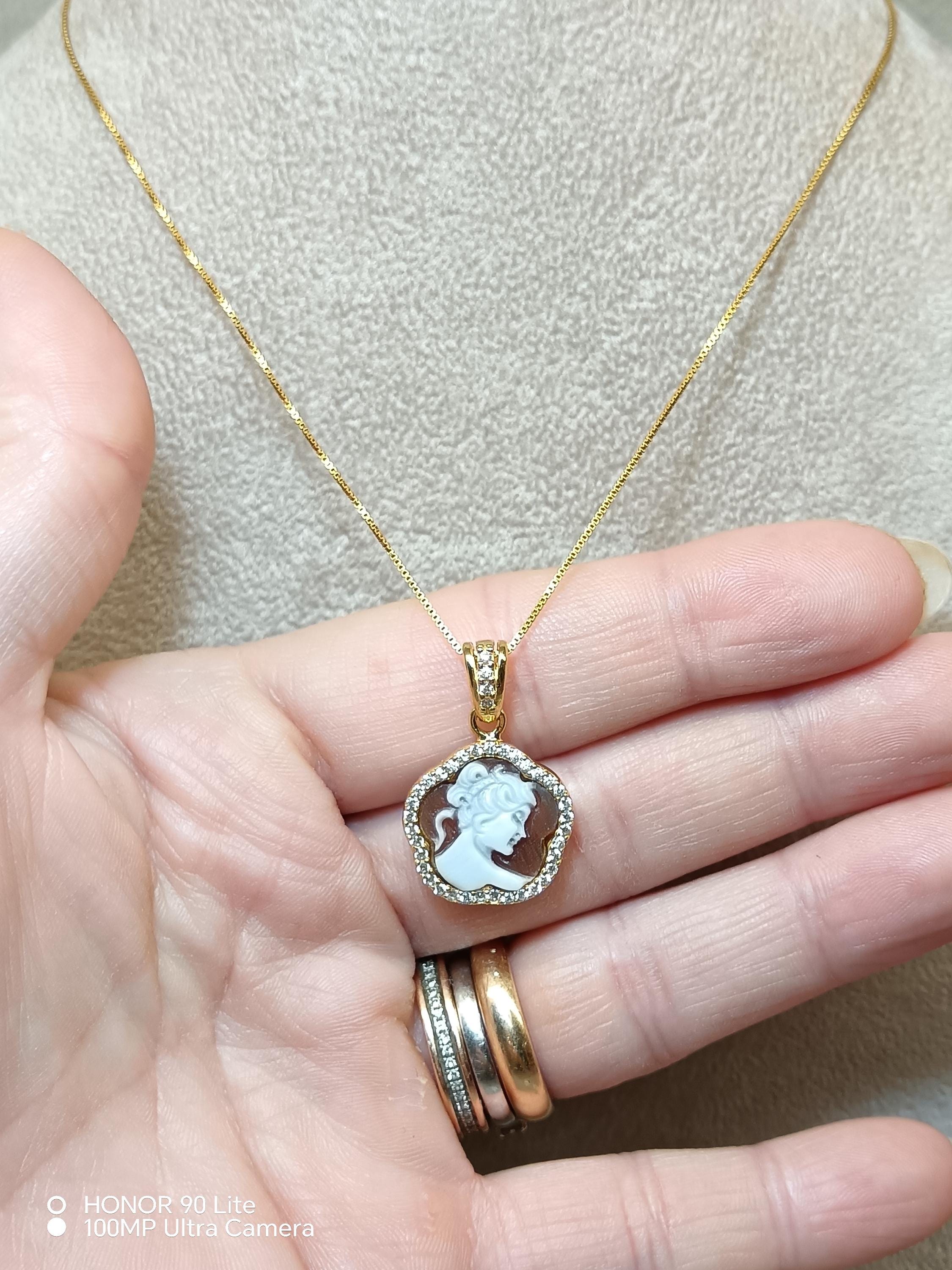 Splendid necklace with modern cameo by the master engraver of Torre del…