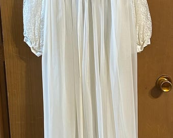 White Vintage Peignoir Set Size Medium Nightgown Negligee Robe Lingerie White Maxi Nylon Lace Chiffon Romantic Wedding