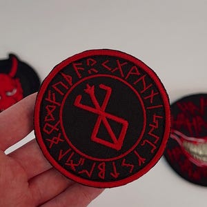 ベルセルク 烙印の犠牲刺繍パッチ - 丸型赤紋章パッチ