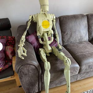 Archivo STL de droide de combate a tamaño real: accesorio de cosplay para impresión 3D (descarga digital)
