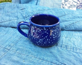 Blue Speckled Ceramic No Tip Mug Heavy To Hold Heat Coffee Lovers Cup par AntiquesandVaria NOUVELLE livraison gratuite