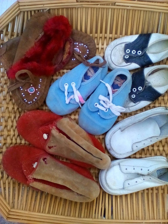 Baby Shoes Lot Of Five Pair Early Century To Bare… - image 2