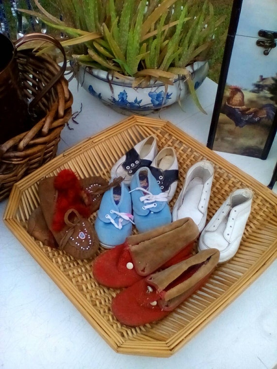 Baby Shoes Lot Of Five Pair Early Century To Bare… - image 1