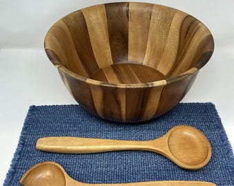 Bol grande para ensalada de madera de acacia B. Smith con utensilios para servir, 3 piezas, 33 cm de ancho.