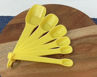 Vintage Tupperware 6 Spoons, 1970’s Yellow Plastic Measuring Spoon, Nesting Set