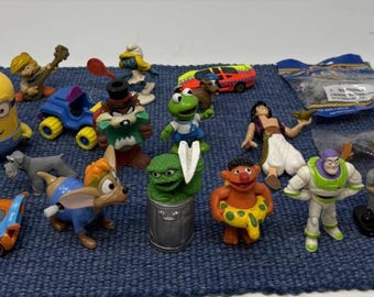 Lot of 18 Mixed Vintage Happy Meal Toys - McDonalds, Burger King, Wendy’s, Sonic