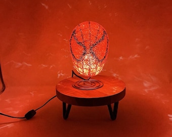 Lámpara de mesa de dormitorio de Marvel Spiderman, luz nocturna con cabeza de Spiderman que se mueve y funciona.