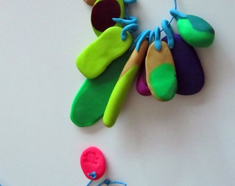 cool coloured green, gold accent summer coloured 9 piece eclectic 'feather' necklace