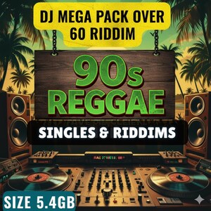 Op de afbeelding: Een rustiek houten bord met de tekst "Welcome to our home" in witte letters. Het bord heeft een verweerde afwerking en een eenvoudig, uitnodigend ontwerp, ideaal voor entree decoratie.