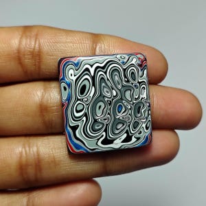 Cabochão de Fordita de 15 quilates: Gema com efeito de pintura automotiva em camadas (26 x 24 x 4 mm) A-1167