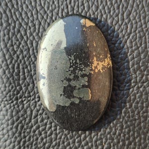 Cabochão de pirita dourada Apache, gema de cristal (tamanho 40 x 26 x 6 mm) A-551