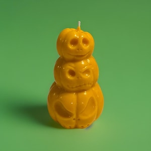 Candela di Halloween a forma di lanterna di Jack O' Lantern impilata e profumata al mais caramellato