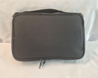 Nuevo set de inicio de mochila para pines NEGRA con 10 pines de intercambio de Disney en wdw dlr. 10 pines, 1 dólar adicional por pin. ENVÍO GRATIS. Añade un parche termoadhesivo.