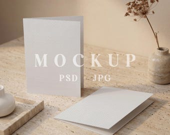 Maqueta de tarjeta de felicitación de 5x7, maqueta de tarjeta plegable en formato PSD, plantilla de tarjeta de felicitación plegada, maqueta de tarjeta de invitación, maqueta de tarjeta de boda.