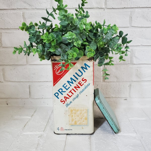 Vintage Saltine Cracker Tin Vintage Metal Tin with Lid Collectible Tin Vintage Metal Tin Functional Vintage Farmhouse Collectible Home Decor