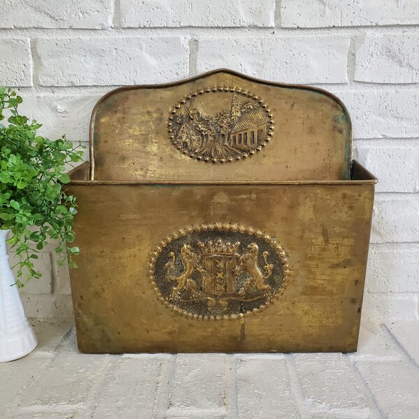 Vintage Brass Wall Pocket Plant Holder Ornate Gold Tone Brass Wall Pocket Hanging Organizer Wall Magazine Storage Unique Planter Wall Art
